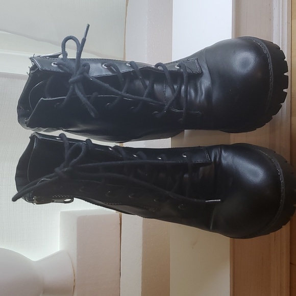 STEVE MADDEN LUG SOLE ANKLE BOOT - Picture 1 of 8